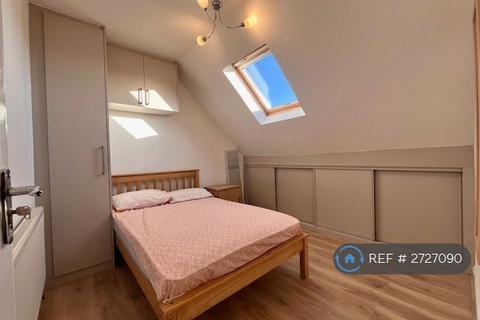 3 bedroom flat to rent, Lichfield Road, Hounslow, TW4