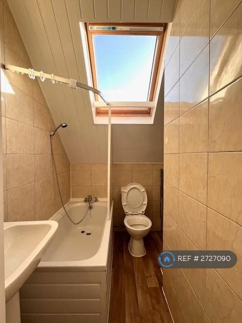 Toilet/ Bath 2