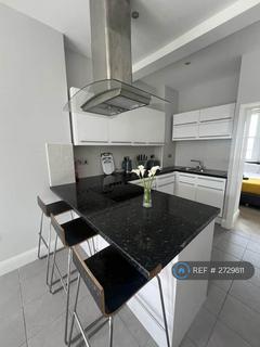 2 bedroom flat to rent, Heath Street, London, NW3