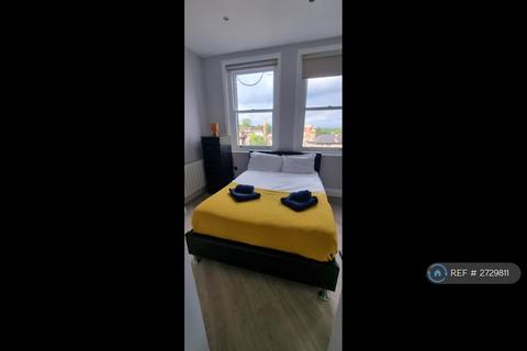 2 bedroom flat to rent, Heath Street, London, NW3