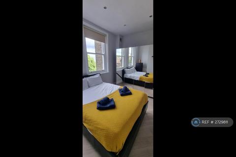 2 bedroom flat to rent, Heath Street, London, NW3