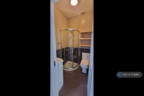 2 bedroom flat to rent, Heath Street, London, NW3