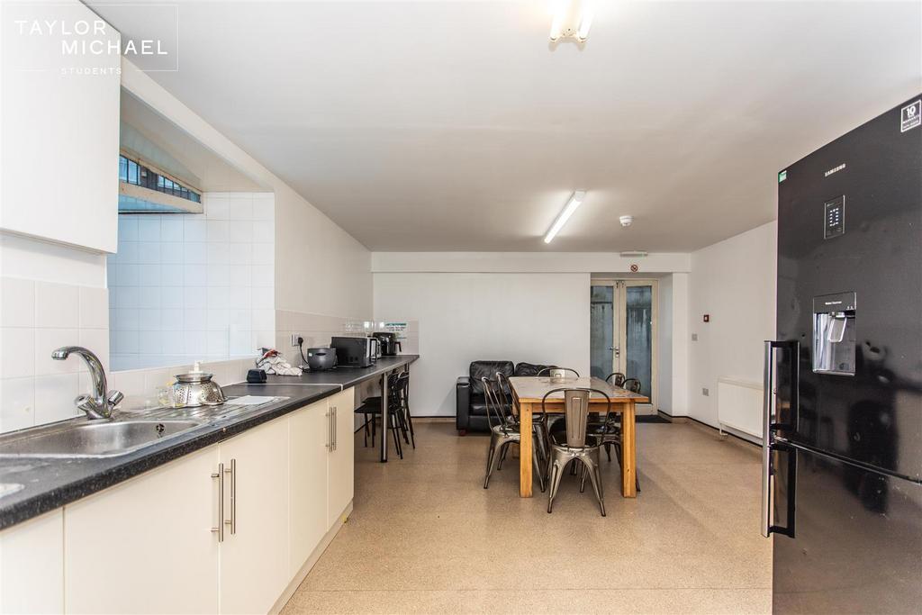 212 Elm Grove Ext &amp; Kit19.jpg