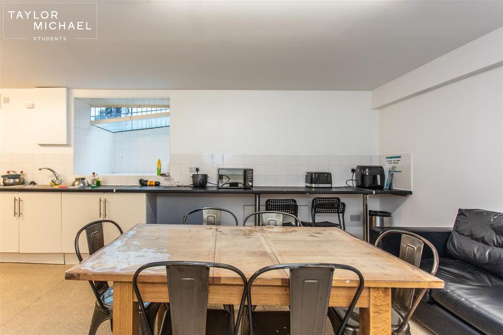 212 Elm Grove Ext &amp; Kit14.jpg