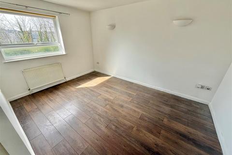 2 bedroom apartment to rent, Moulton Rise, Luton, LU2 0AL