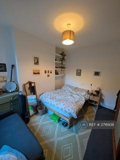 1 bedroom in a flat share to rent, Honour Oak, London, SE23
