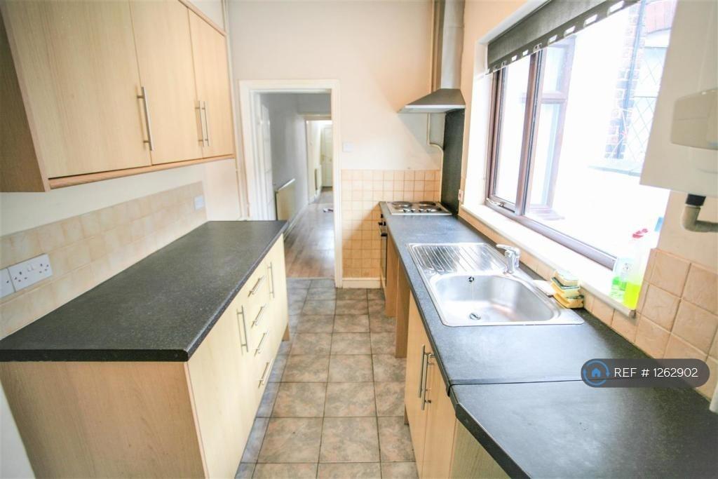 Fitted Kitchen 1