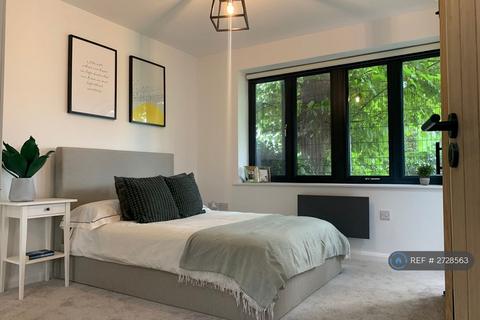 4 bedroom flat to rent, Portchester Court, Wimbledon, SW19
