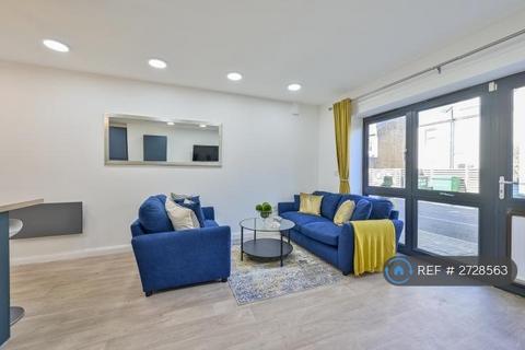 4 bedroom flat to rent, Portchester Court, Wimbledon, SW19