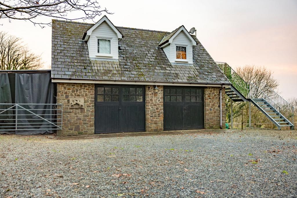 Detached Double Garage with Studio Annexe