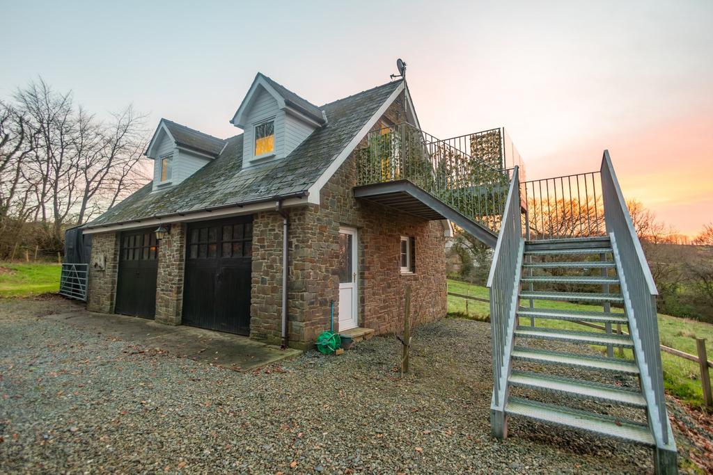 Detached Double Garage with Studio Annexe