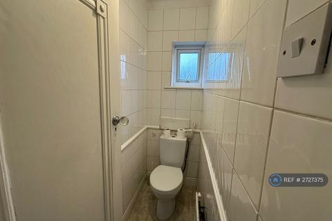 4 bedroom terraced house to rent, Eccleston Crescent, London, RM6