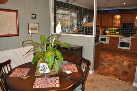 3 bedroom detached bungalow for sale, 4 High View Gardens, Derwen Fawr, Swansea, SA2 8ER