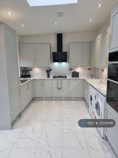 4 bedroom terraced house to rent, Town Road, London, N9