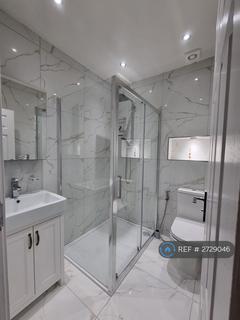 4 bedroom terraced house to rent, Town Road, London, N9
