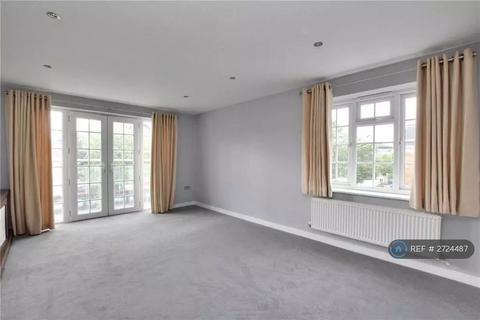 3 bedroom flat to rent, Brompton Court, Bromley, BR1