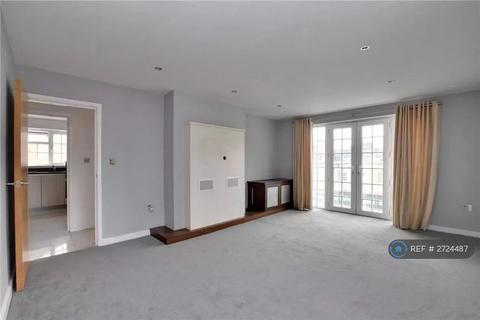 3 bedroom flat to rent, Brompton Court, Bromley, BR1