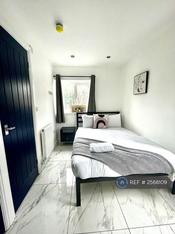 Room 3 - Ensuite