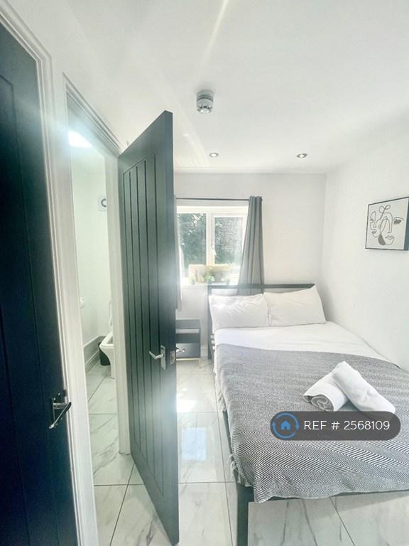 Room 3 - Ensuite