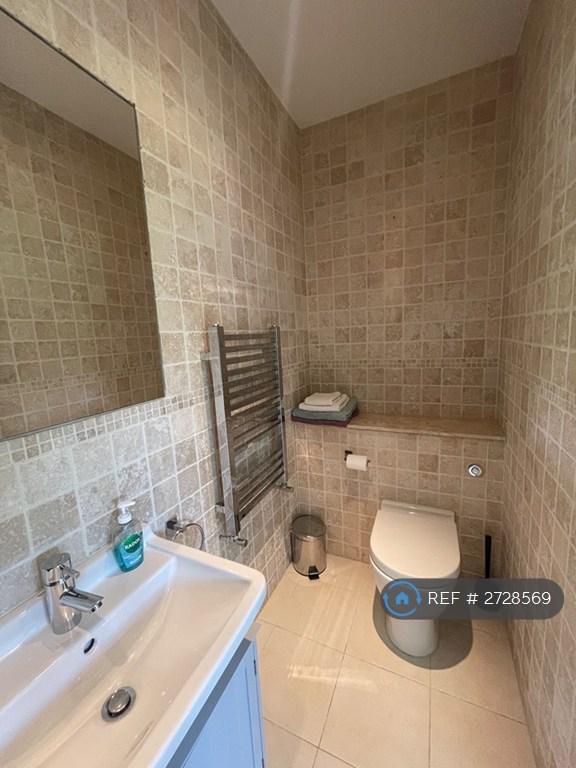 Master Bedroom En-Suite