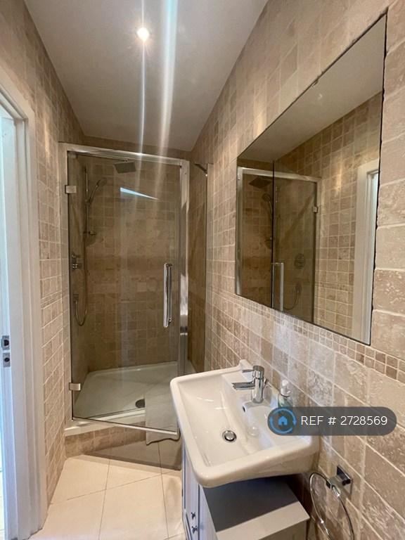 Master Bedroom En-Suite