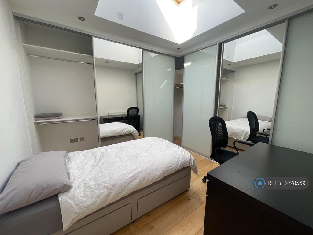 Third Bedroom / Study