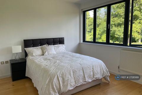 3 bedroom terraced house to rent, Old Mill Close, Uxbridge, UB8