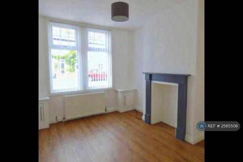 2 bedroom flat to rent, Hyde Road, Denton, Manchester, M34