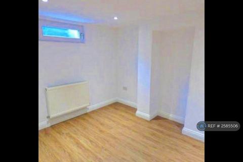 2 bedroom flat to rent, Hyde Road, Denton, Manchester, M34