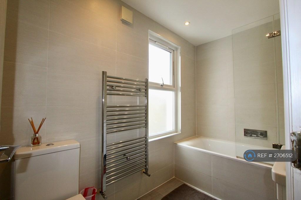 1/f Bathroom