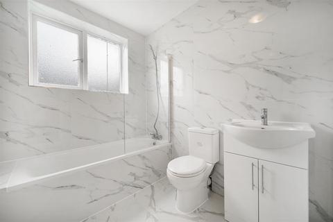 4 bedroom semi-detached house to rent, Spencer Road, WEMBLEY