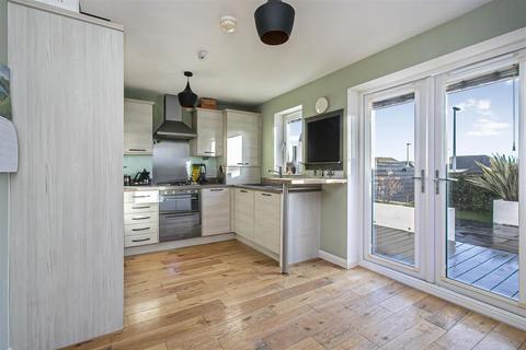 3 bedroom townhouse for sale, 17 Robert Grove, Dunfermline, KY11 8NL