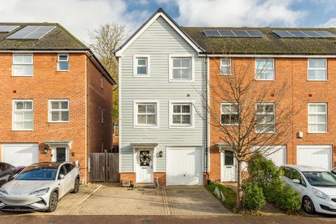 4 bedroom terraced house for sale, Plaxton Way, Ware SG12