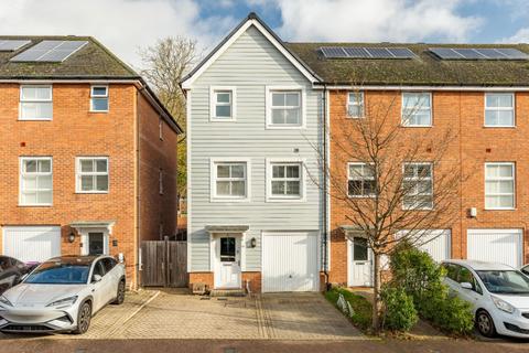 4 bedroom terraced house for sale, Plaxton Way, Ware SG12