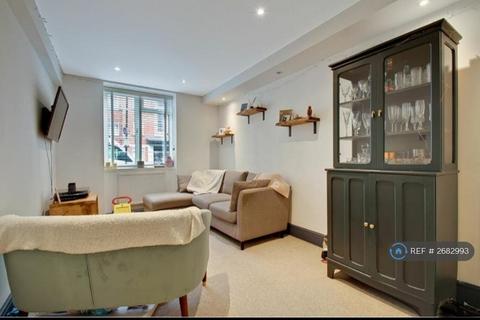 2 bedroom flat to rent, Shannon Place, London, NW8