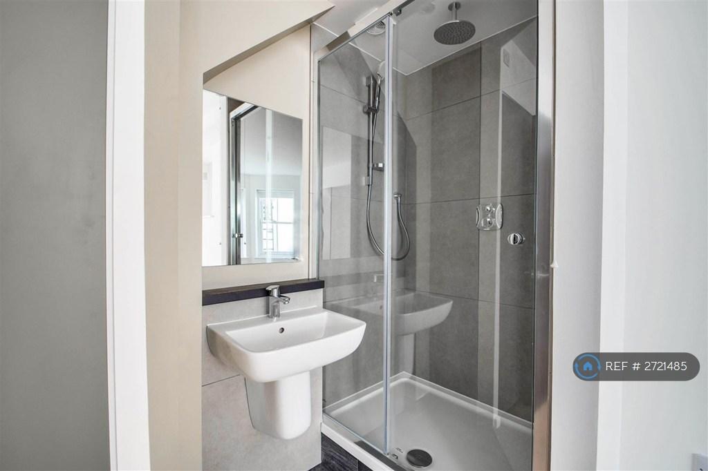 Bedroom 2 - Ensuite