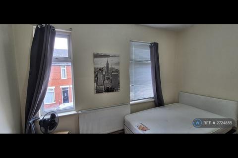 3 bedroom terraced house to rent, Mackenzie Road, Salford, M7