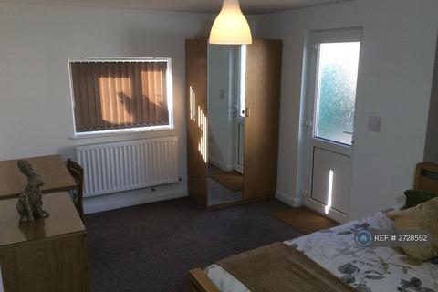 undefined, County Road, Swindon, SN1