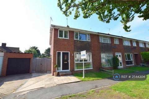 3 bedroom terraced house to rent, Hardy Close, Aylesbury, HP21