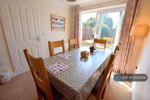 3 bedroom terraced house to rent, Hardy Close, Aylesbury, HP21
