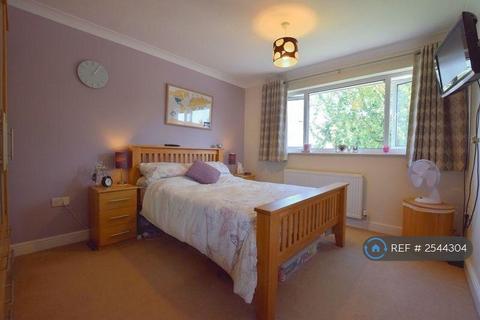 3 bedroom terraced house to rent, Hardy Close, Aylesbury, HP21
