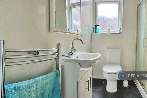 1 bedroom in a house share to rent, Kensington Avenue, Manchester, M14