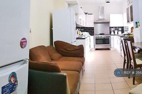 1 bedroom in a house share to rent, Kensington Avenue, Manchester, M14