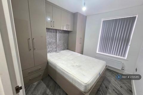 2 bedroom flat to rent, High Road Leytonstone, London, E11