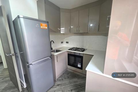 2 bedroom flat to rent, High Road Leytonstone, London, E11