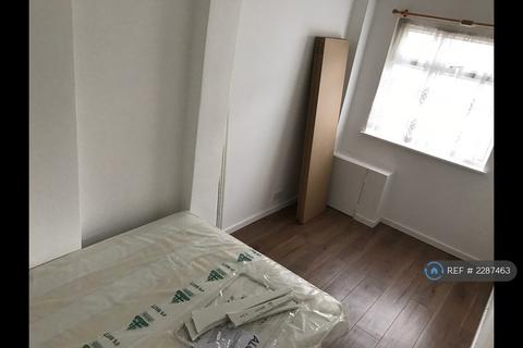 3 bedroom flat to rent, Wakefield Street, London, E6