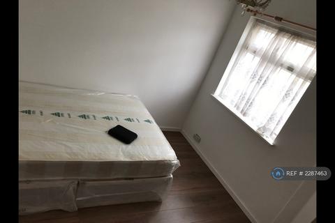 3 bedroom flat to rent, Wakefield Street, London, E6