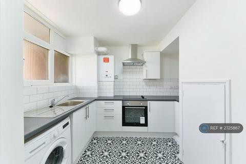 3 bedroom flat to rent, Southwater Close, London, E14