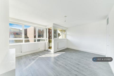 3 bedroom flat to rent, Southwater Close, London, E14
