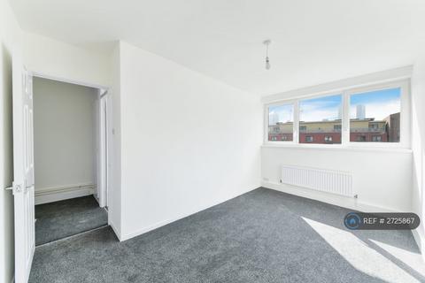 3 bedroom flat to rent, Southwater Close, London, E14